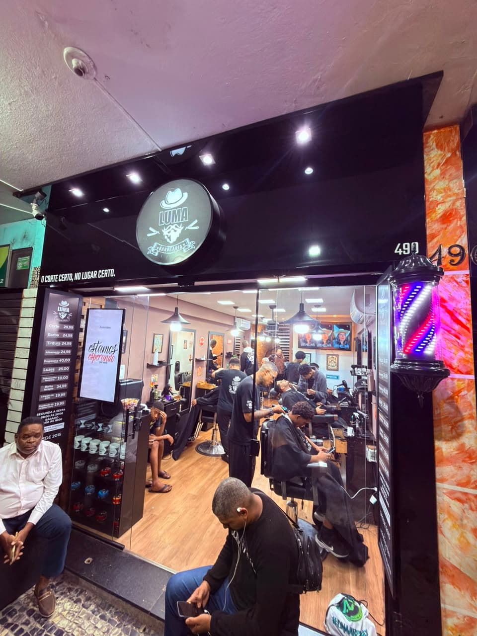 Fachada da Barbearia Luma na Rua da Bahia, 490, Centro de Belo Horizonte