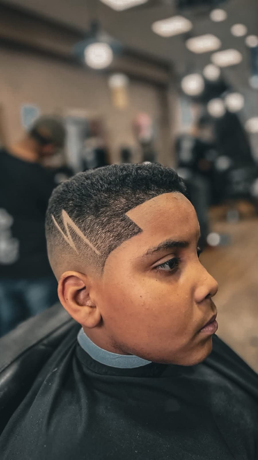 Corte infantil com desenho na lateral